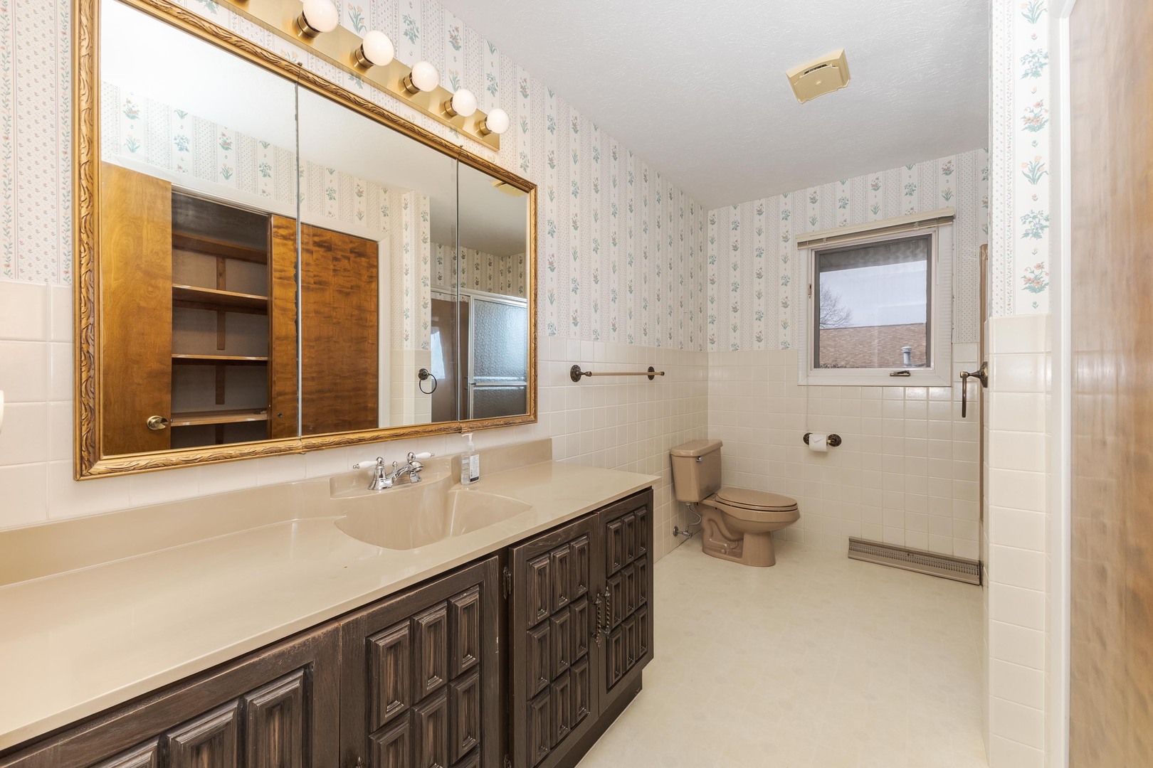 207 Hampton Drive, Bloomington, IL 61704