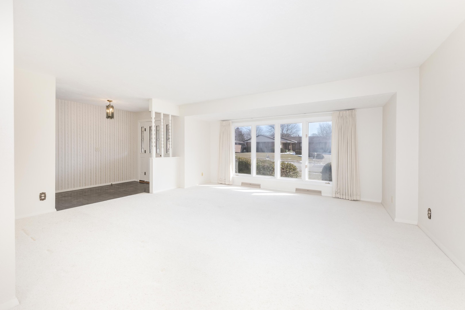 207 Hampton Drive, Bloomington, IL 61704