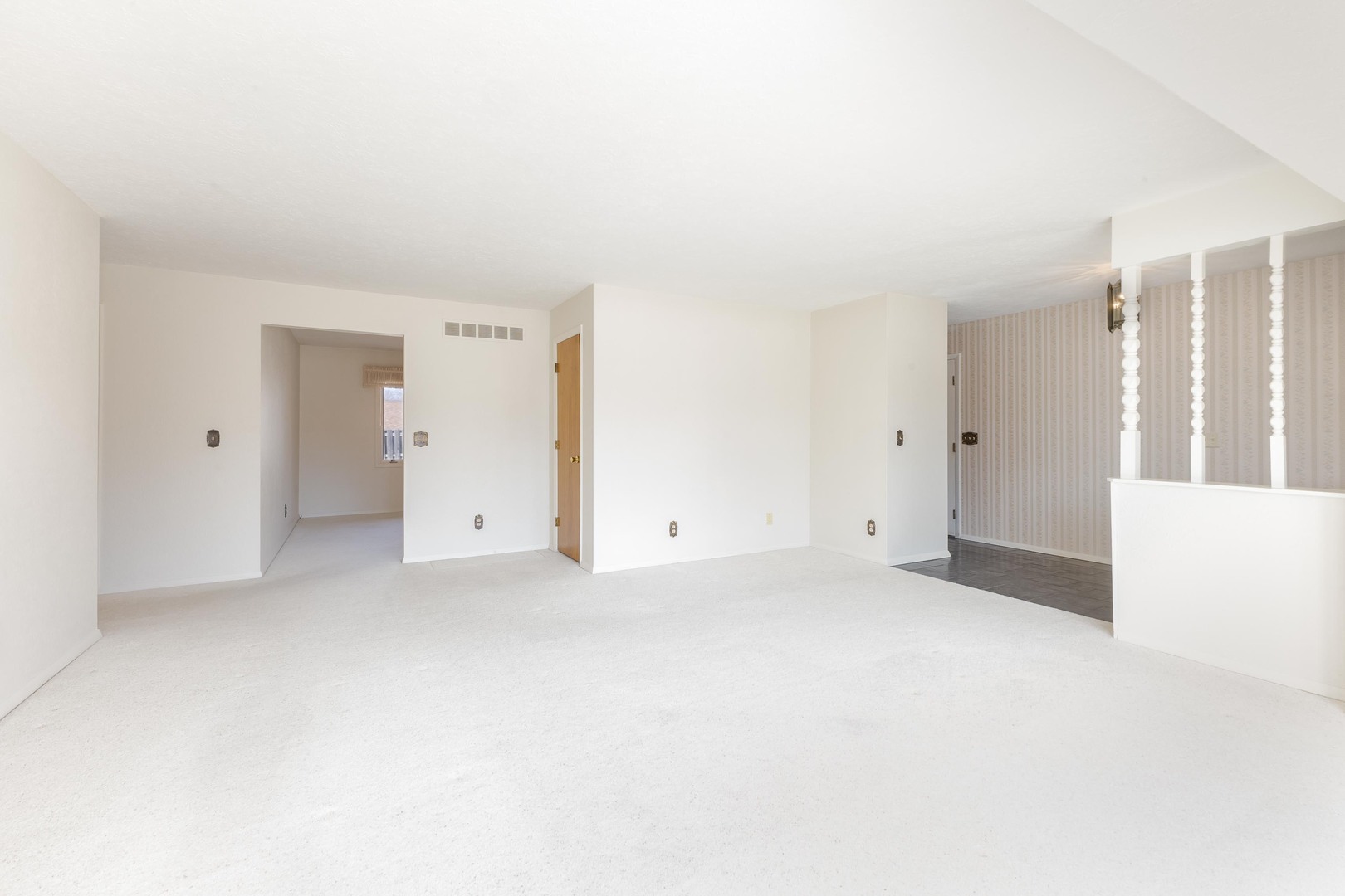 207 Hampton Drive, Bloomington, IL 61704