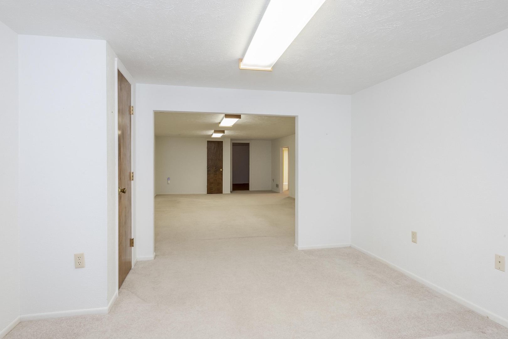 207 Hampton Drive, Bloomington, IL 61704