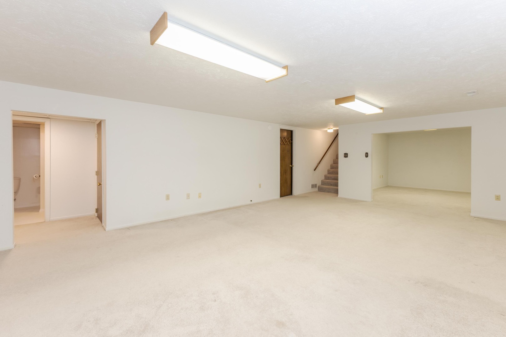 207 Hampton Drive, Bloomington, IL 61704