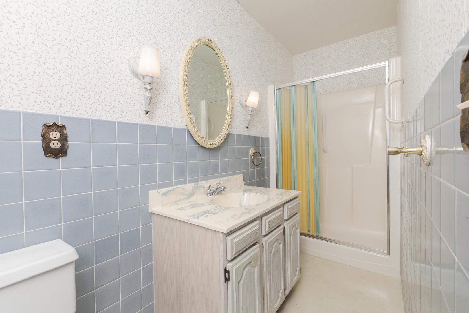 207 Hampton Drive, Bloomington, IL 61704