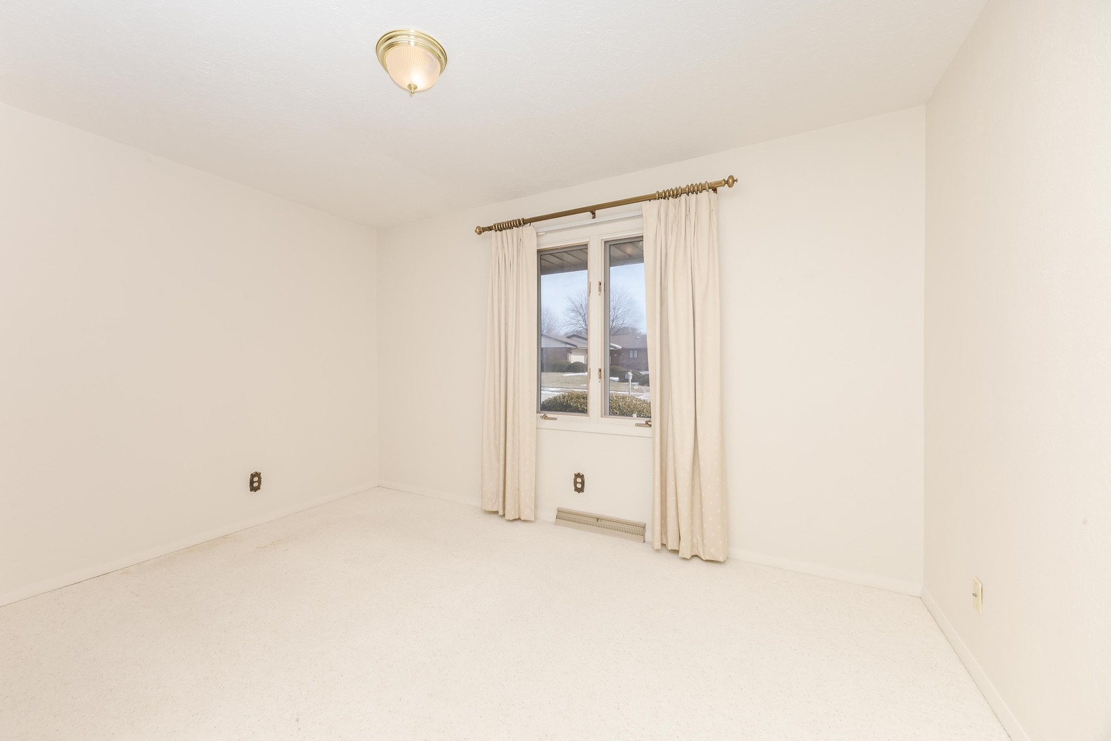 207 Hampton Drive, Bloomington, IL 61704