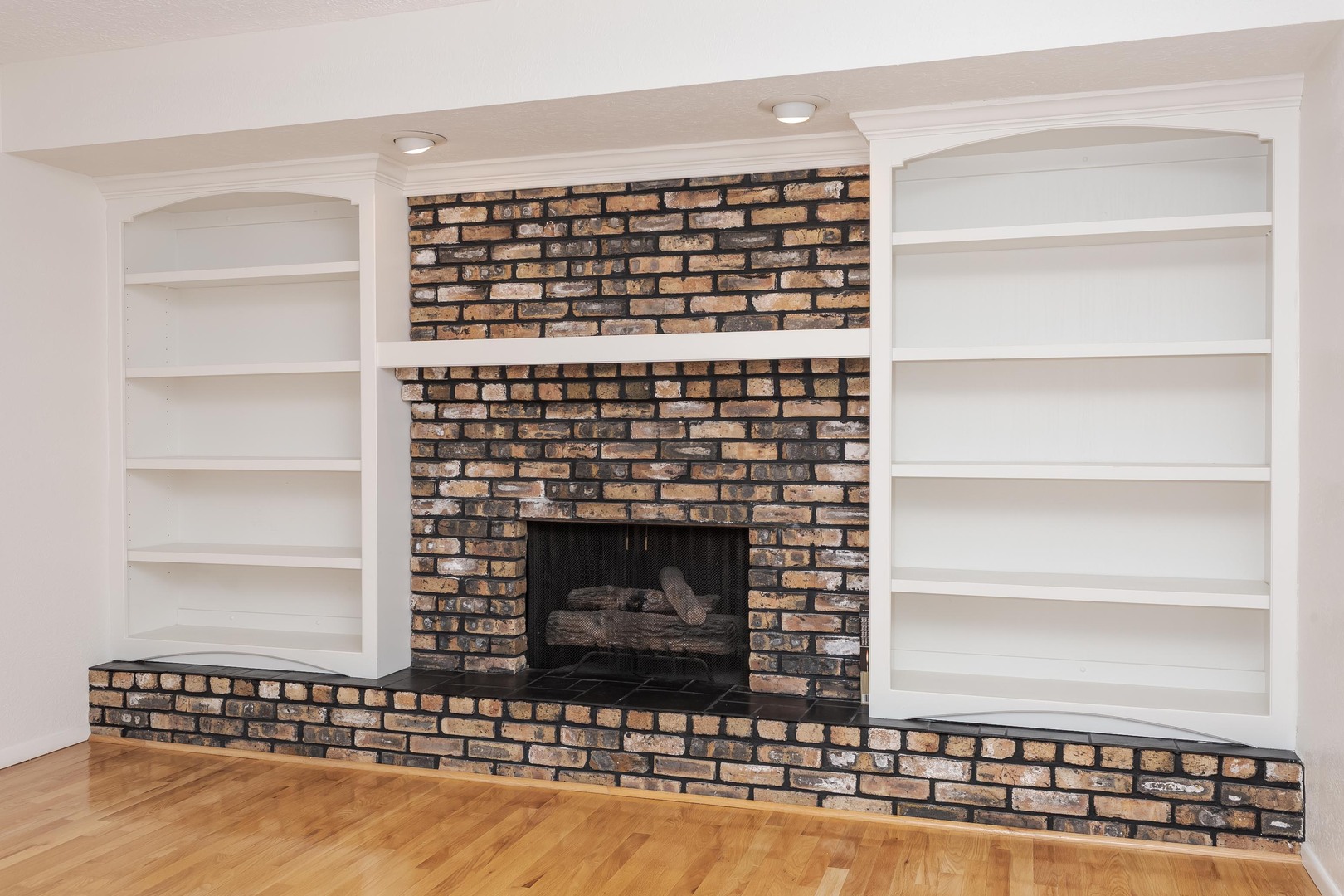 207 Hampton Drive, Bloomington, IL 61704