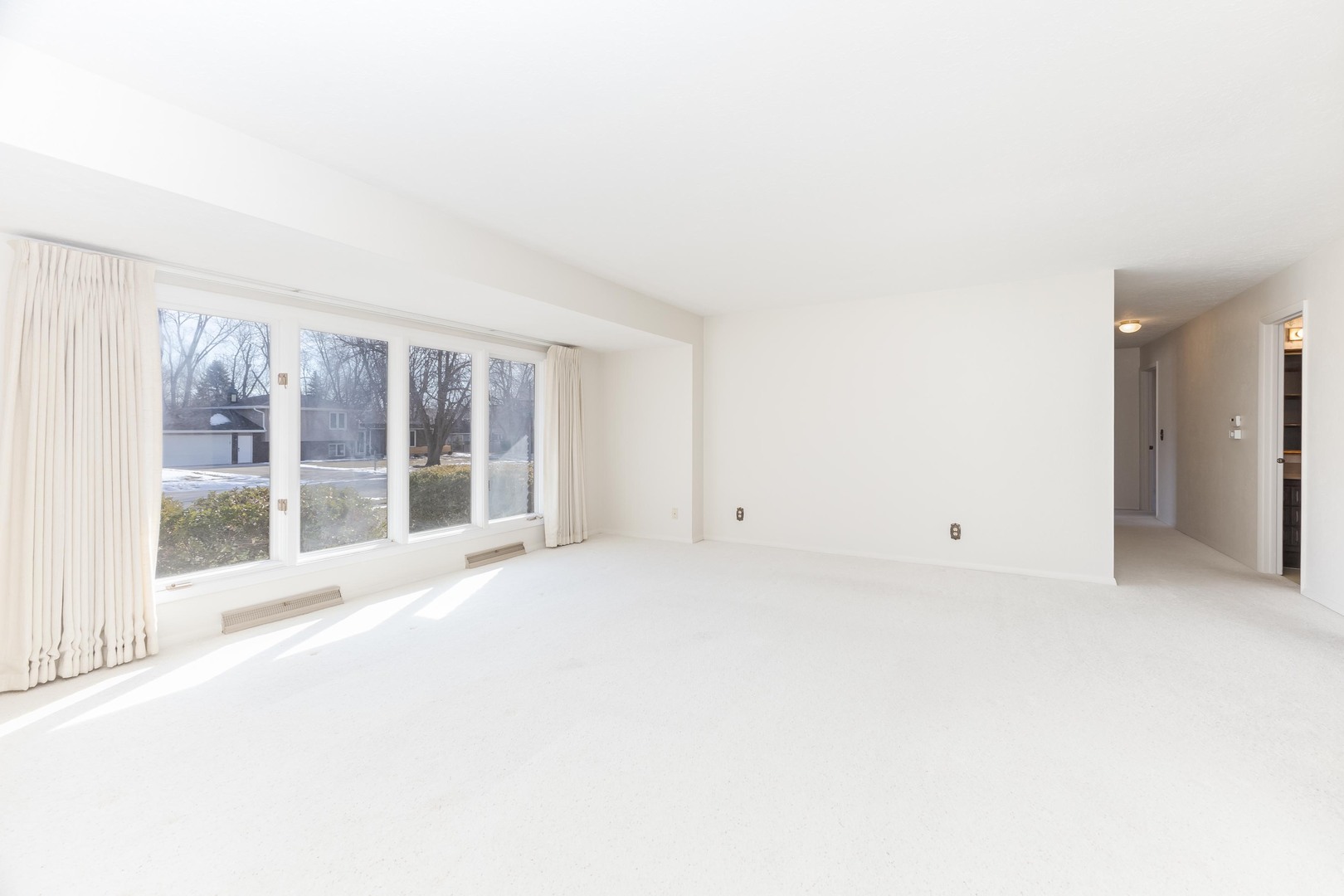 207 Hampton Drive, Bloomington, IL 61704