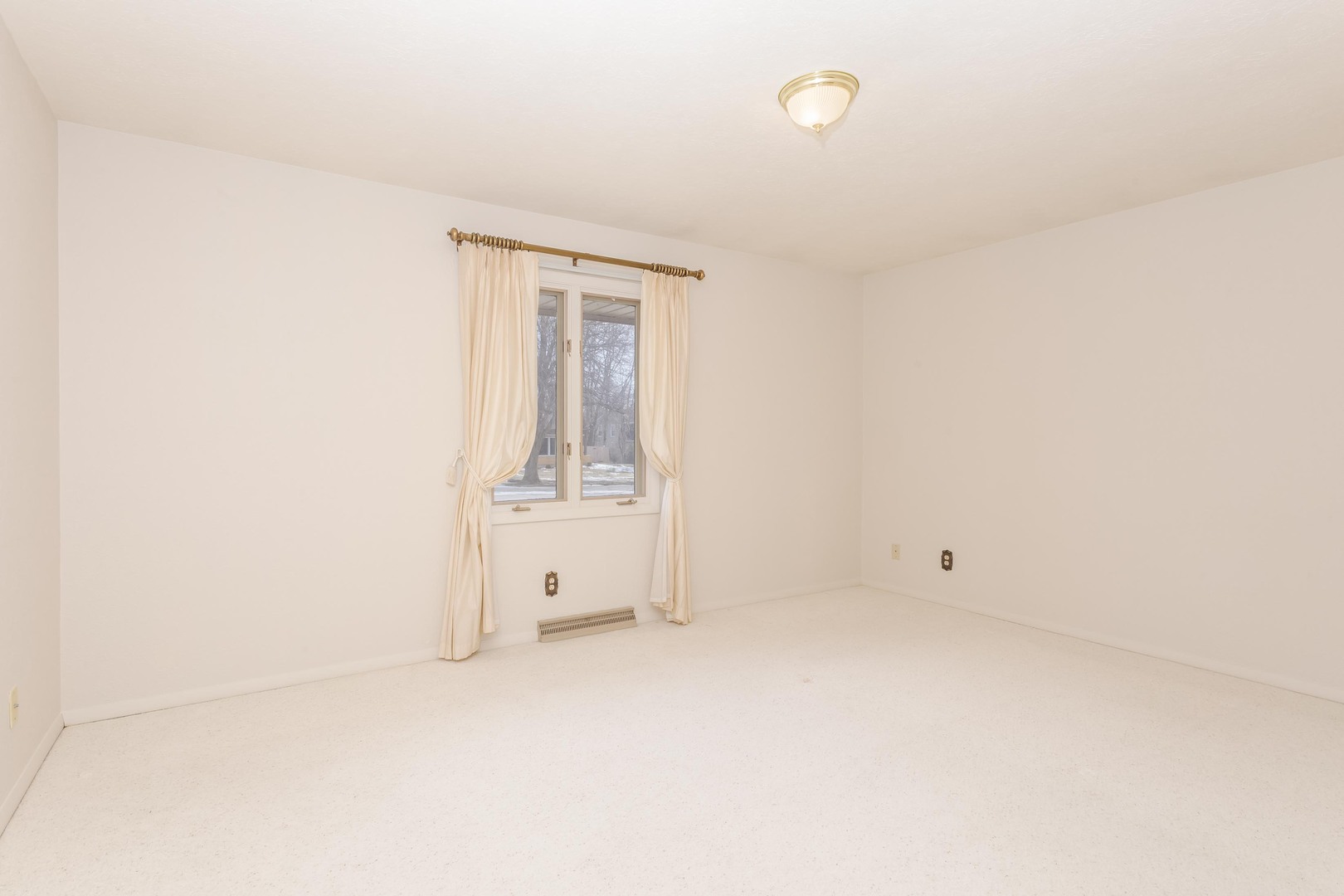 207 Hampton Drive, Bloomington, IL 61704