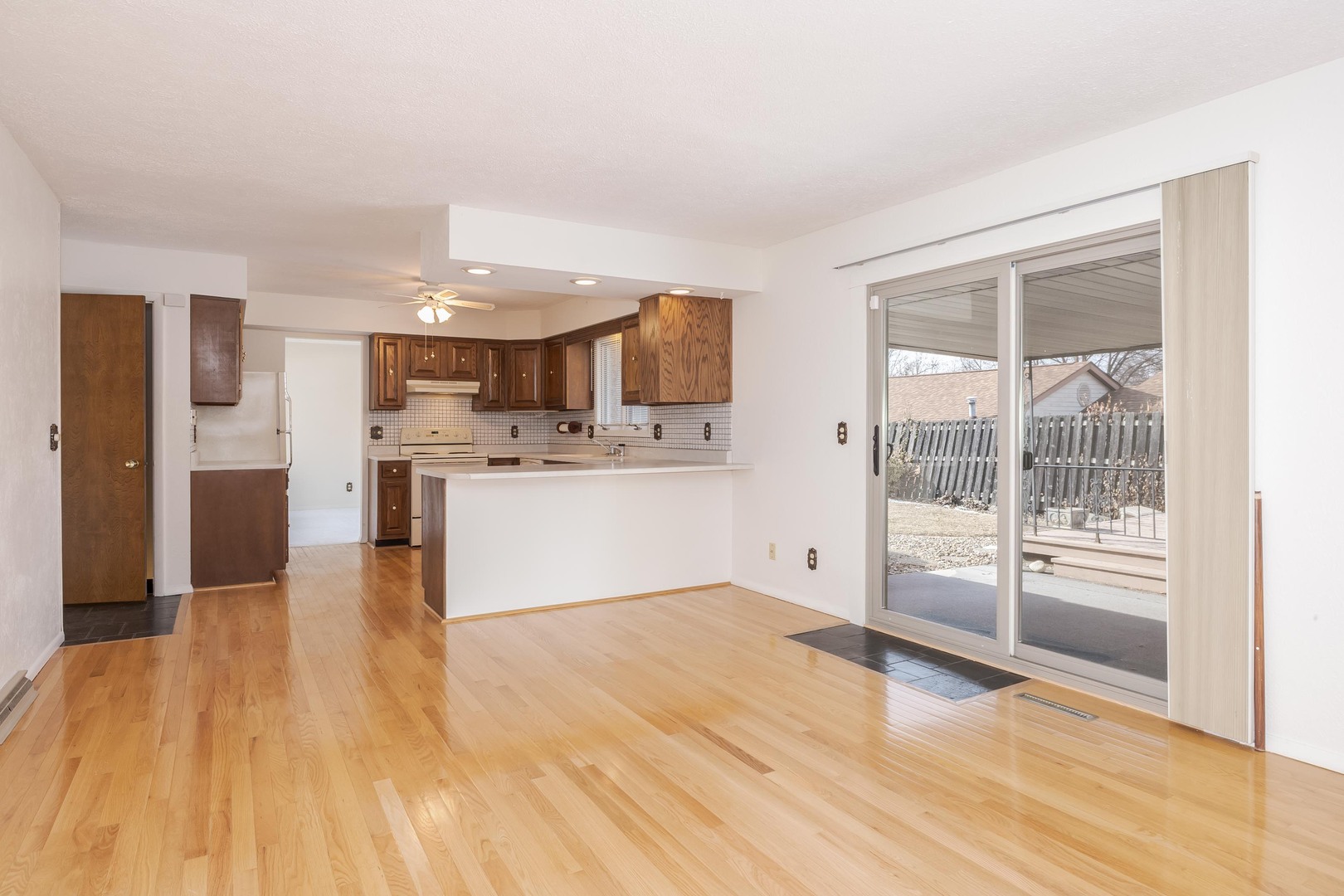 207 Hampton Drive, Bloomington, IL 61704