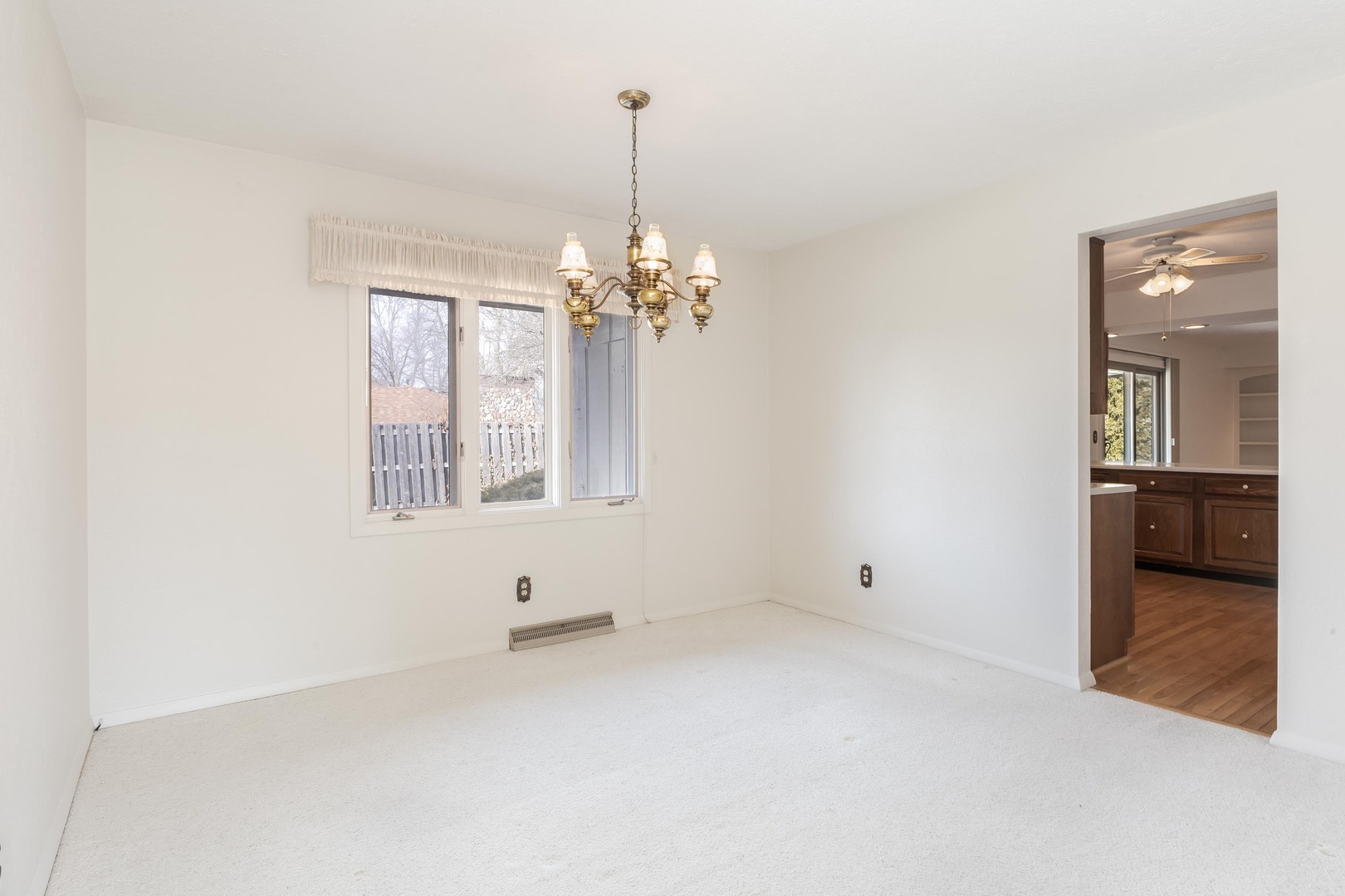 207 Hampton Drive, Bloomington, IL 61704