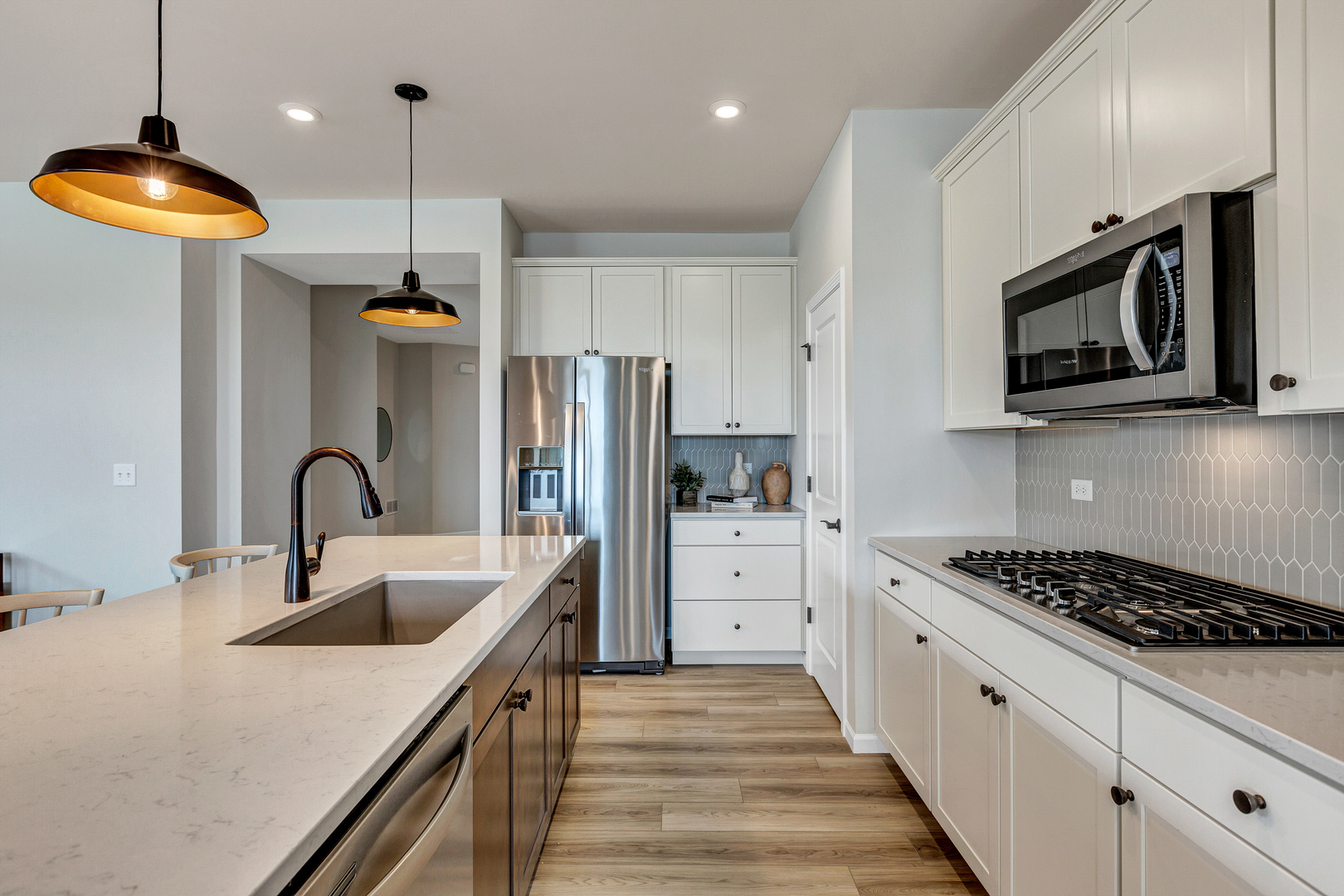 2798 Spring Circle South, Lindenhurst, IL 60046