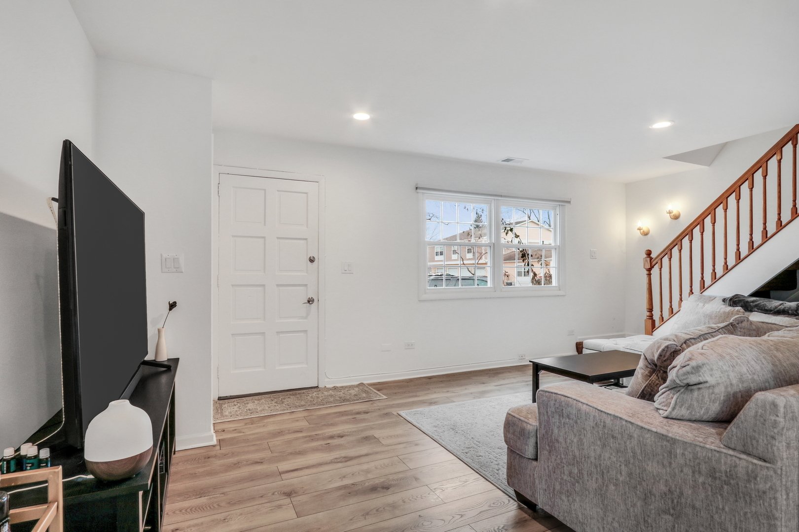 655 Hale Court, Wheeling, IL 60090