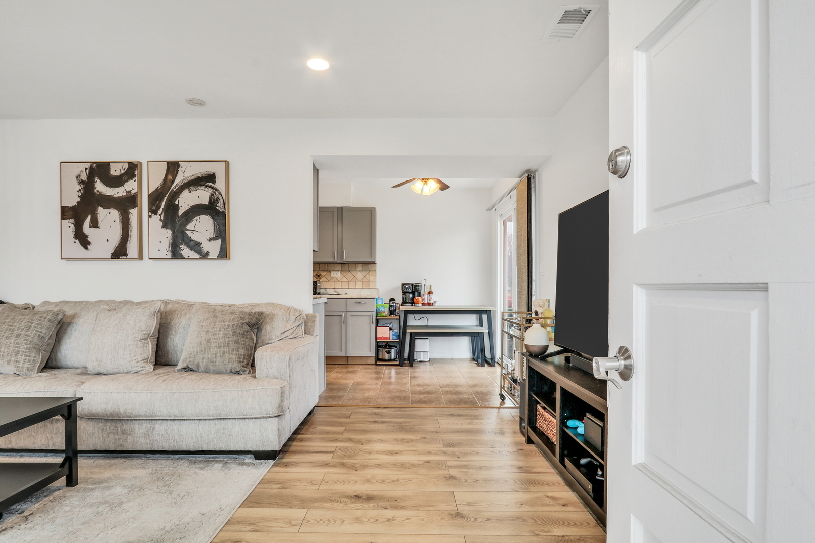 655 Hale Court, Wheeling, IL 60090