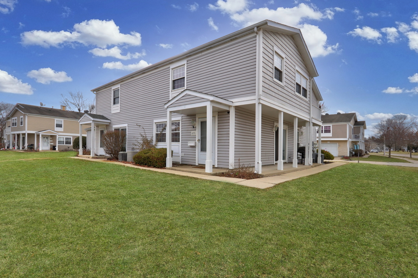 655 Hale Court, Wheeling, IL 60090