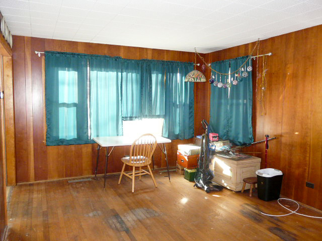 8 Cross Street, Fox Lake, IL 60020