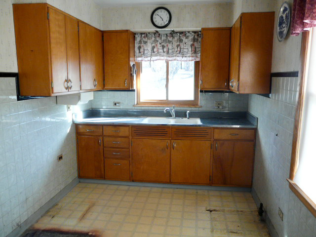 8 Cross Street, Fox Lake, IL 60020