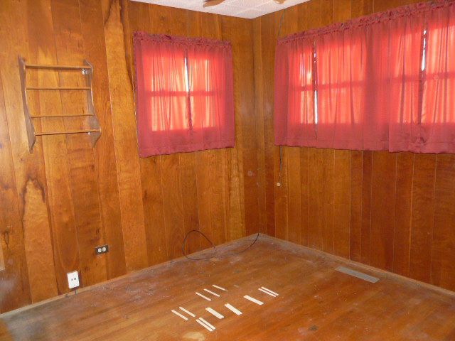 8 Cross Street, Fox Lake, IL 60020