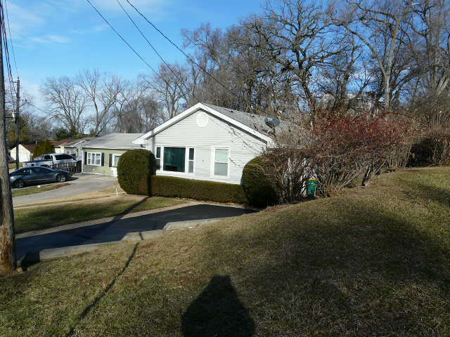 8 Cross Street, Fox Lake, IL 60020