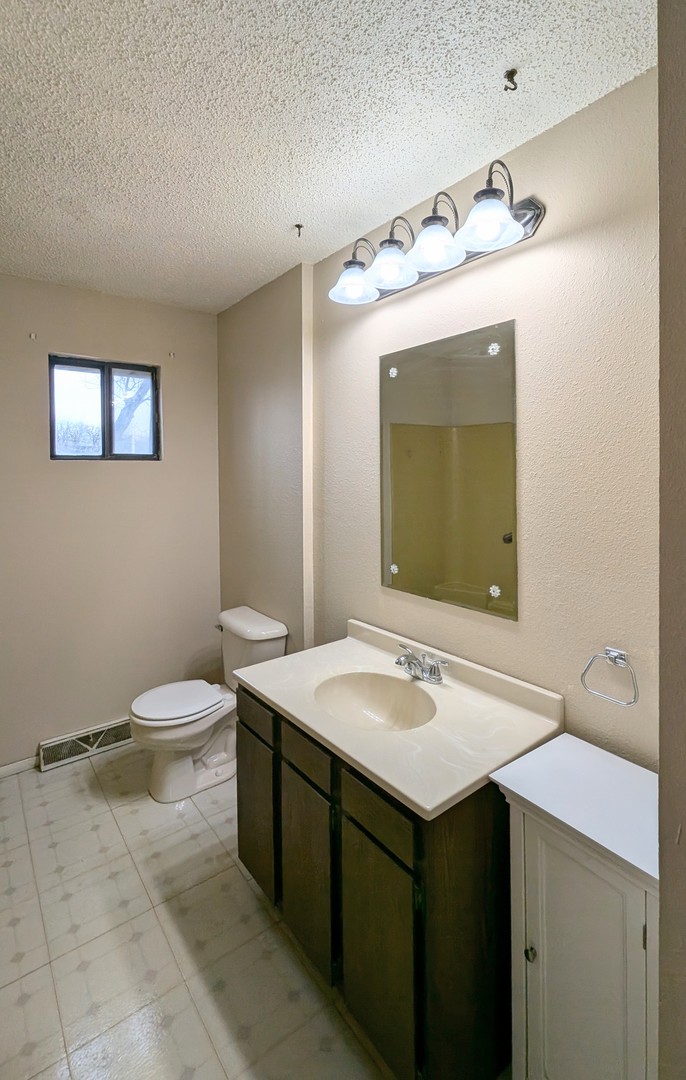 1413 Kinsey Avenue #1417, Rockdale, IL 60436