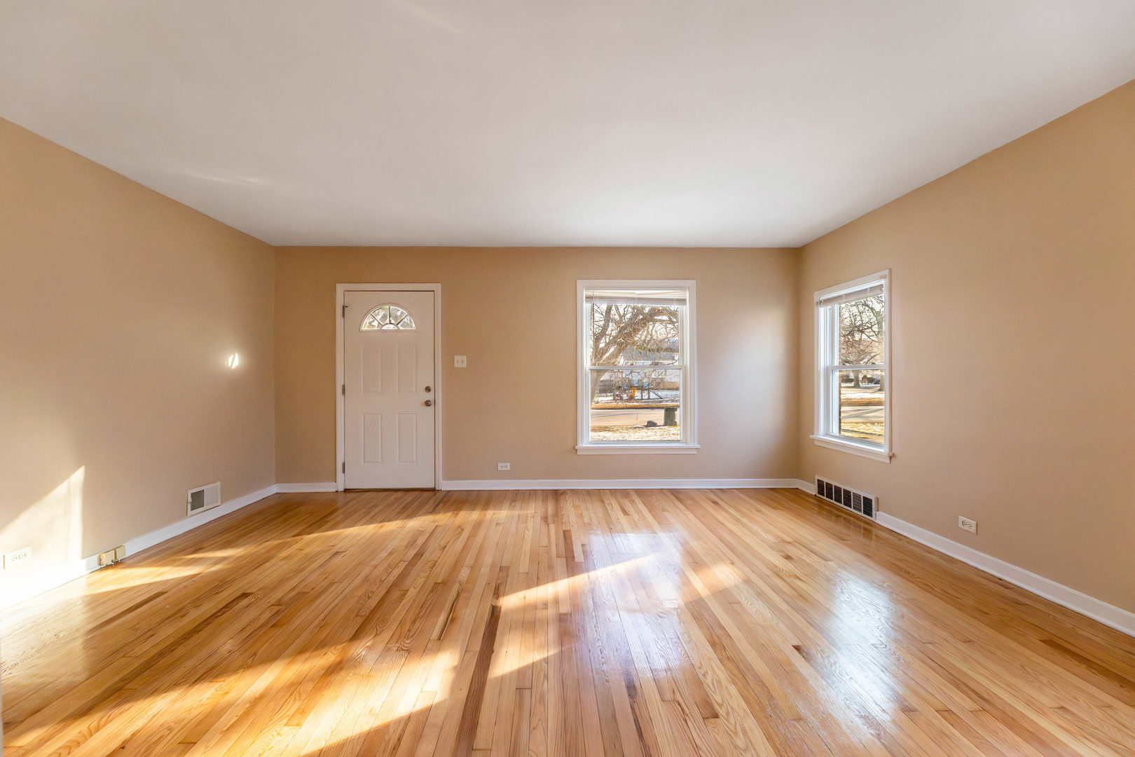 18052 Wentworth Avenue, Lansing, IL 60438