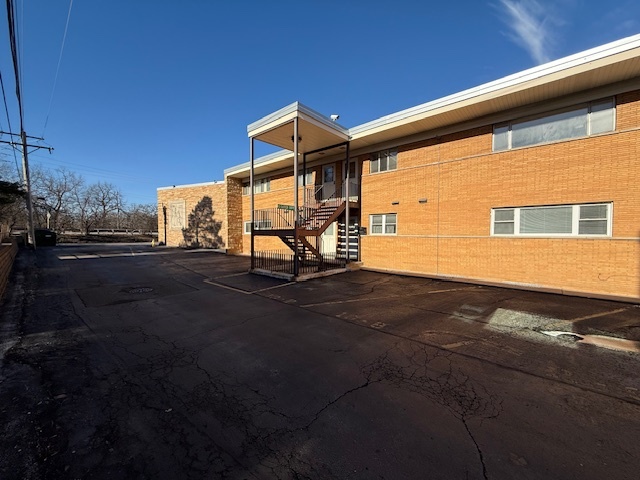 10 Garden Drive #8, La Grange Park, IL 60526