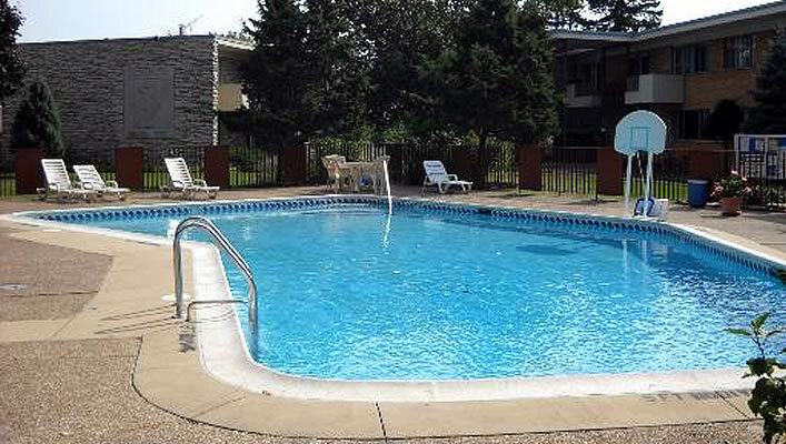 10 Garden Drive #8, La Grange Park, IL 60526