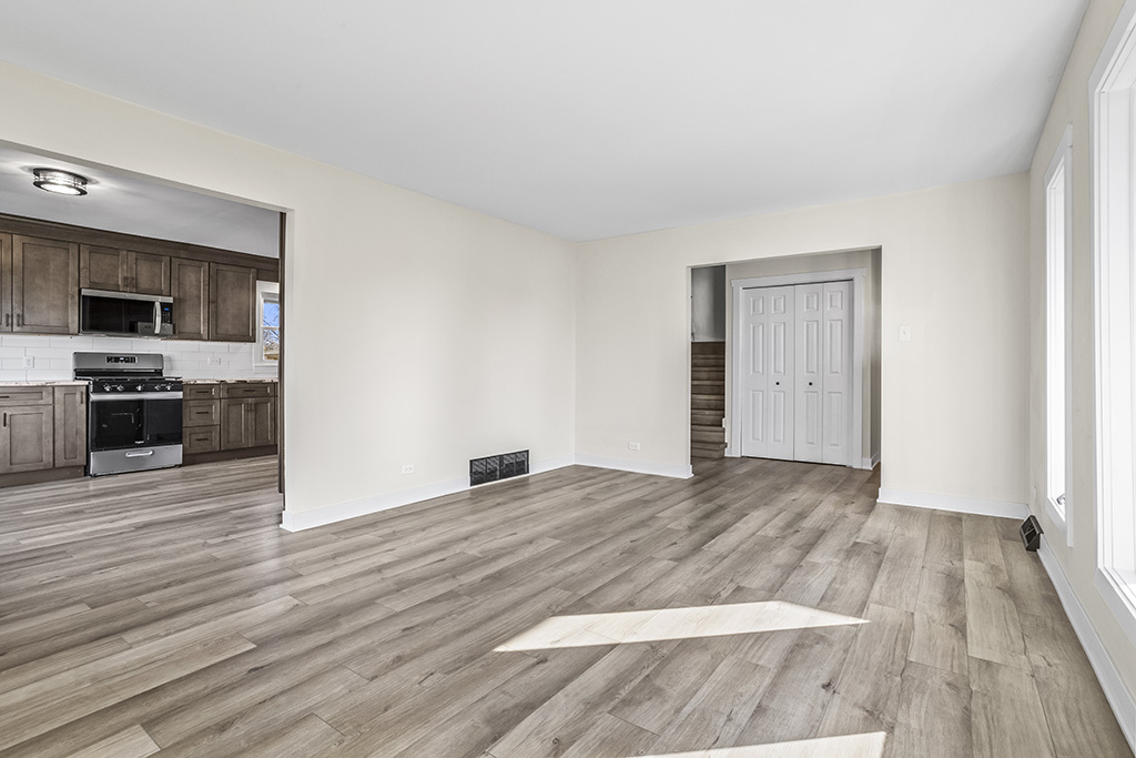 16027 91st Avenue, Orland Hills, IL 60487