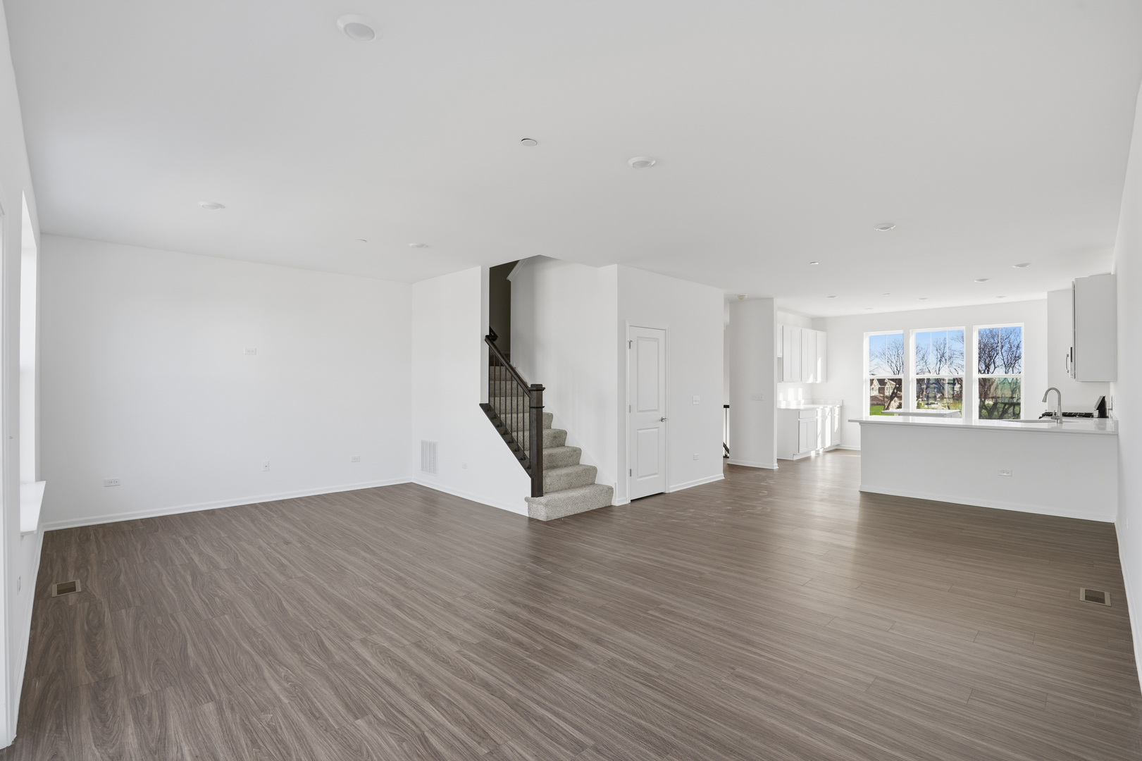 305 Settlers Place, West Dundee, IL 60118