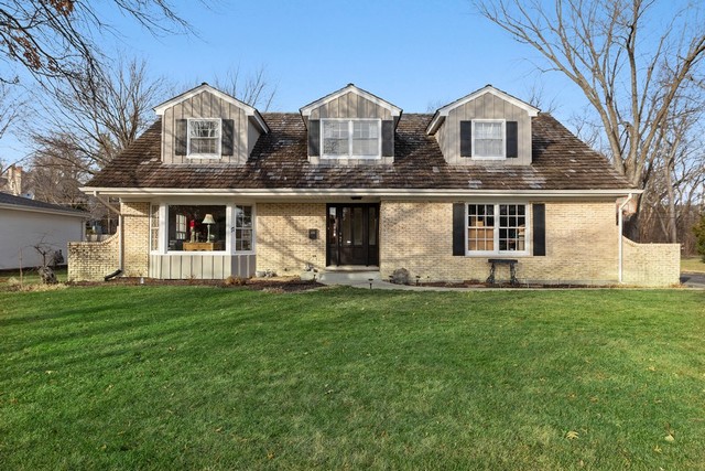 17 Camberley Court, Hinsdale, IL 60521