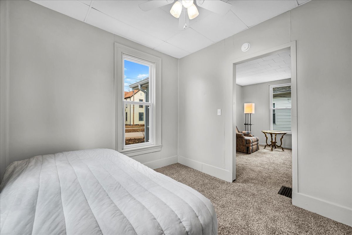 814 W Mill Street, Bloomington, IL 61701