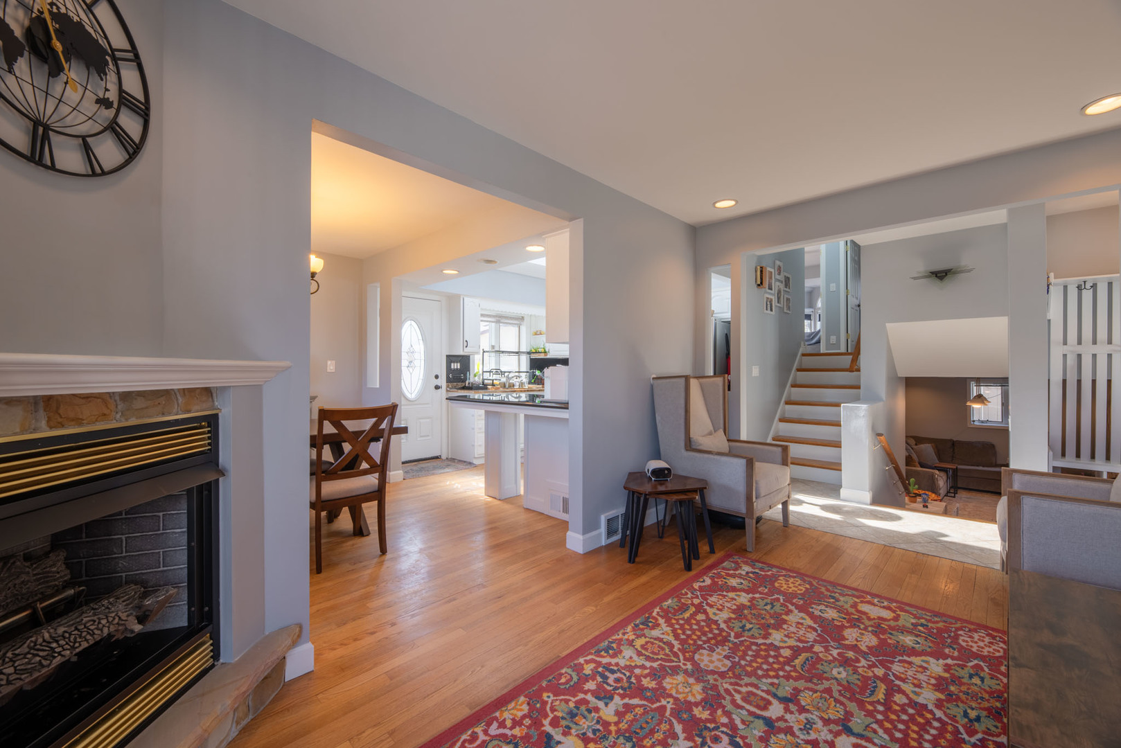 1864 Illinois Street, Des Plaines, IL 60018