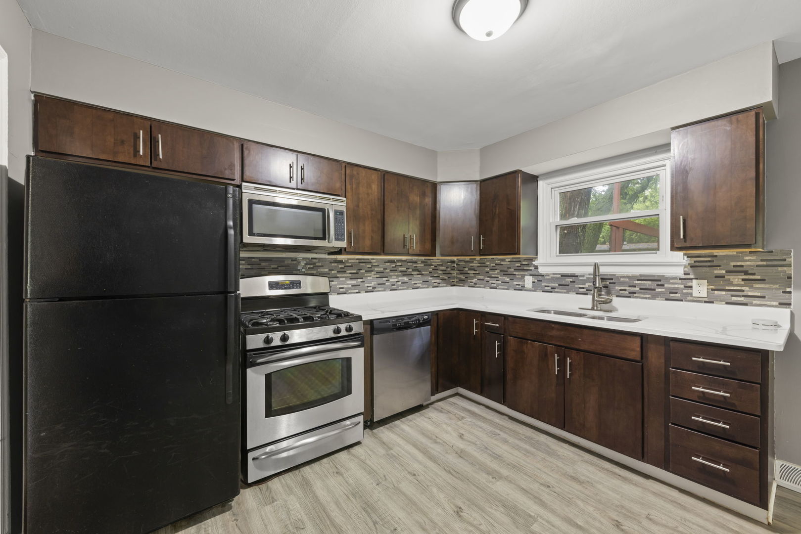 815 W 187th Street, Glenwood, IL 60425