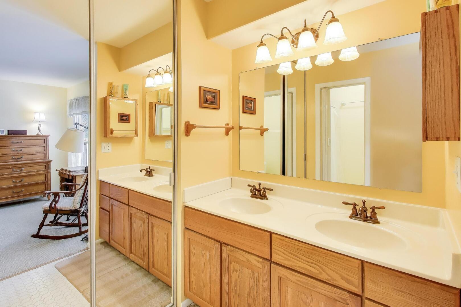 735 Garfield Avenue #735, Libertyville, IL 60048