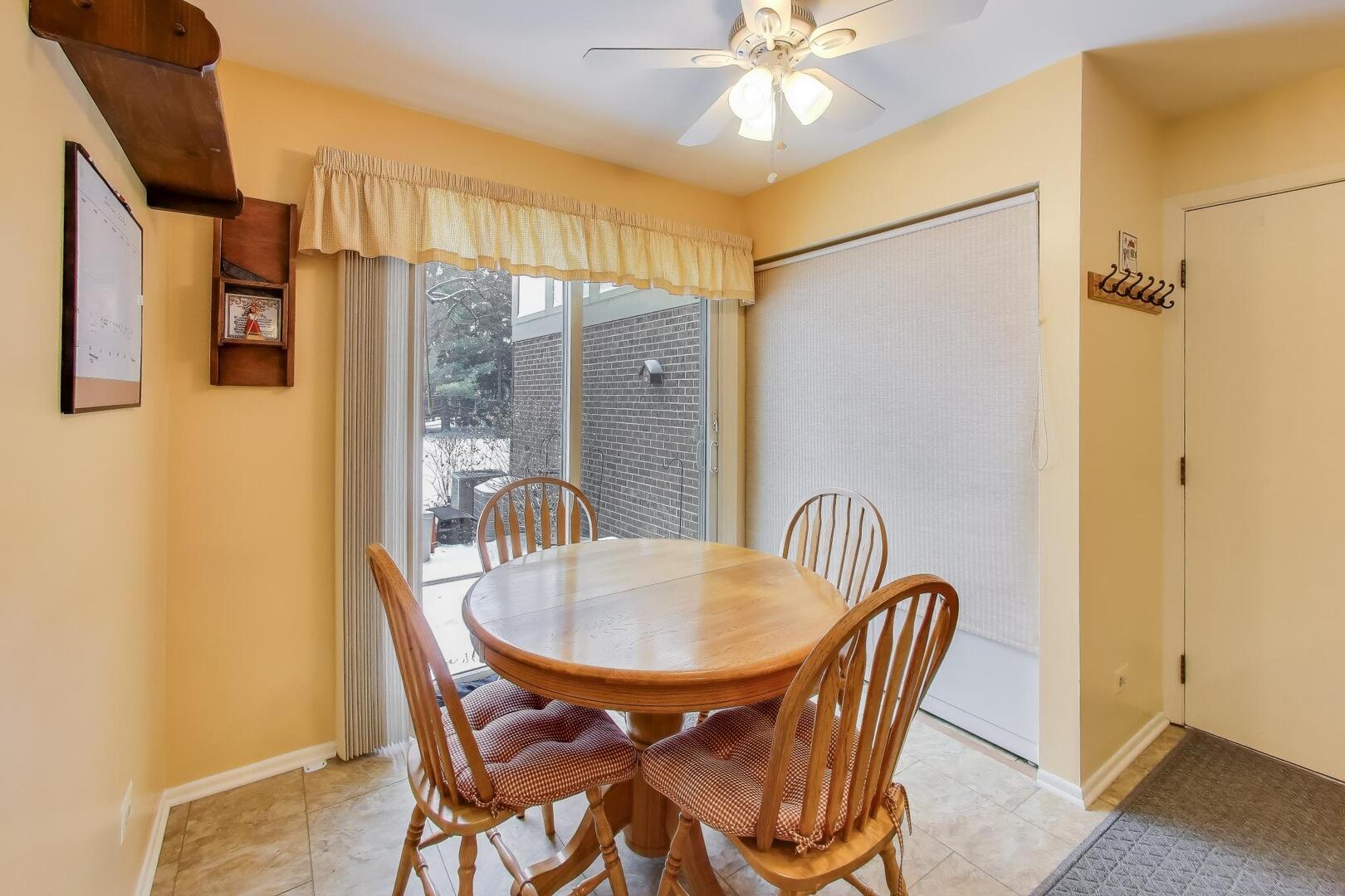 735 Garfield Avenue #735, Libertyville, IL 60048