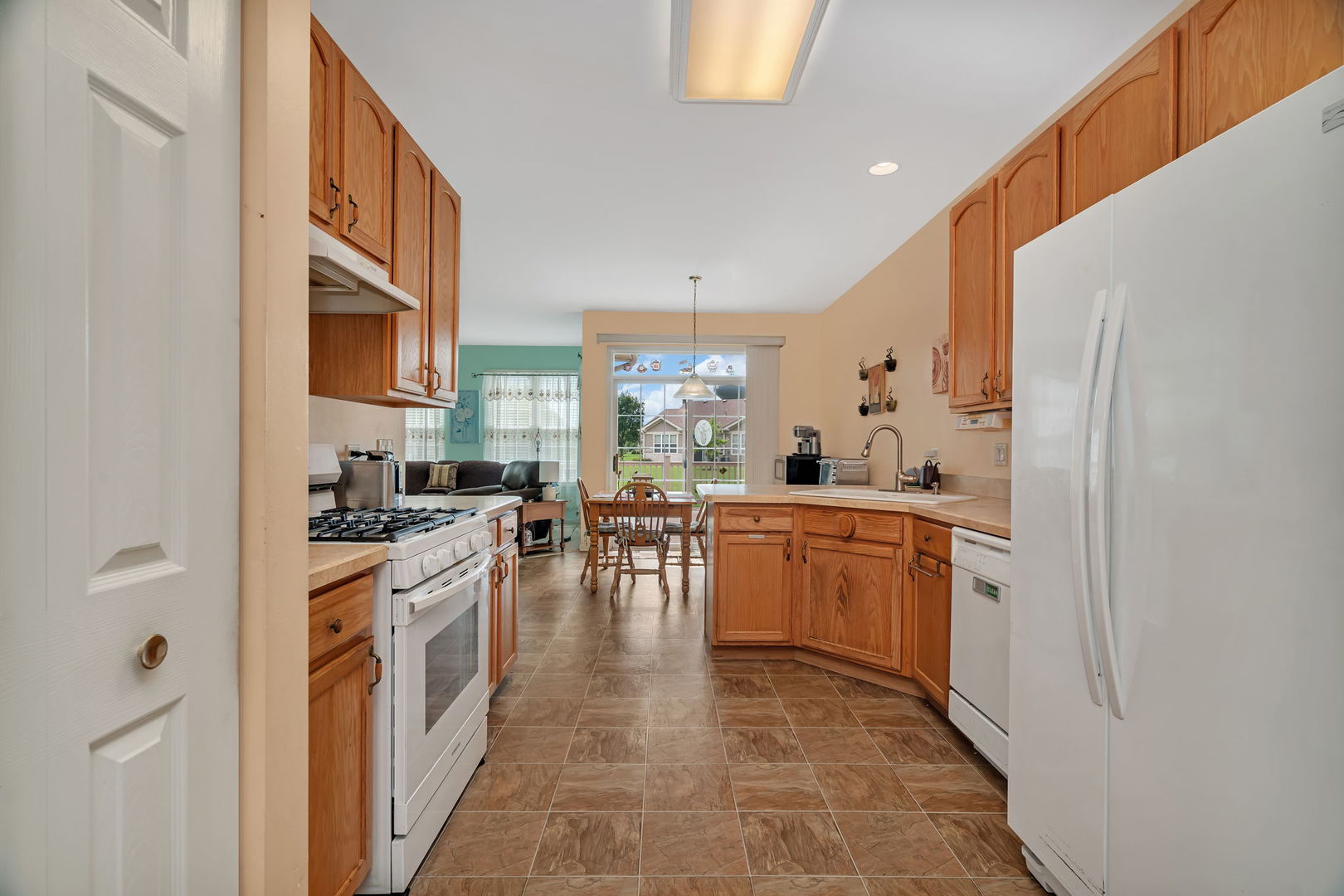 21201 Lily Lake Lane, Crest Hill, IL 60403