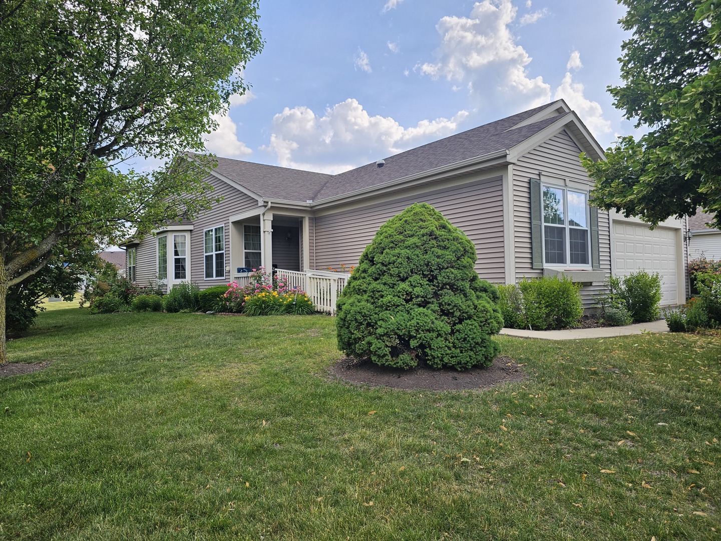 21201 Lily Lake Lane, Crest Hill, IL 60403