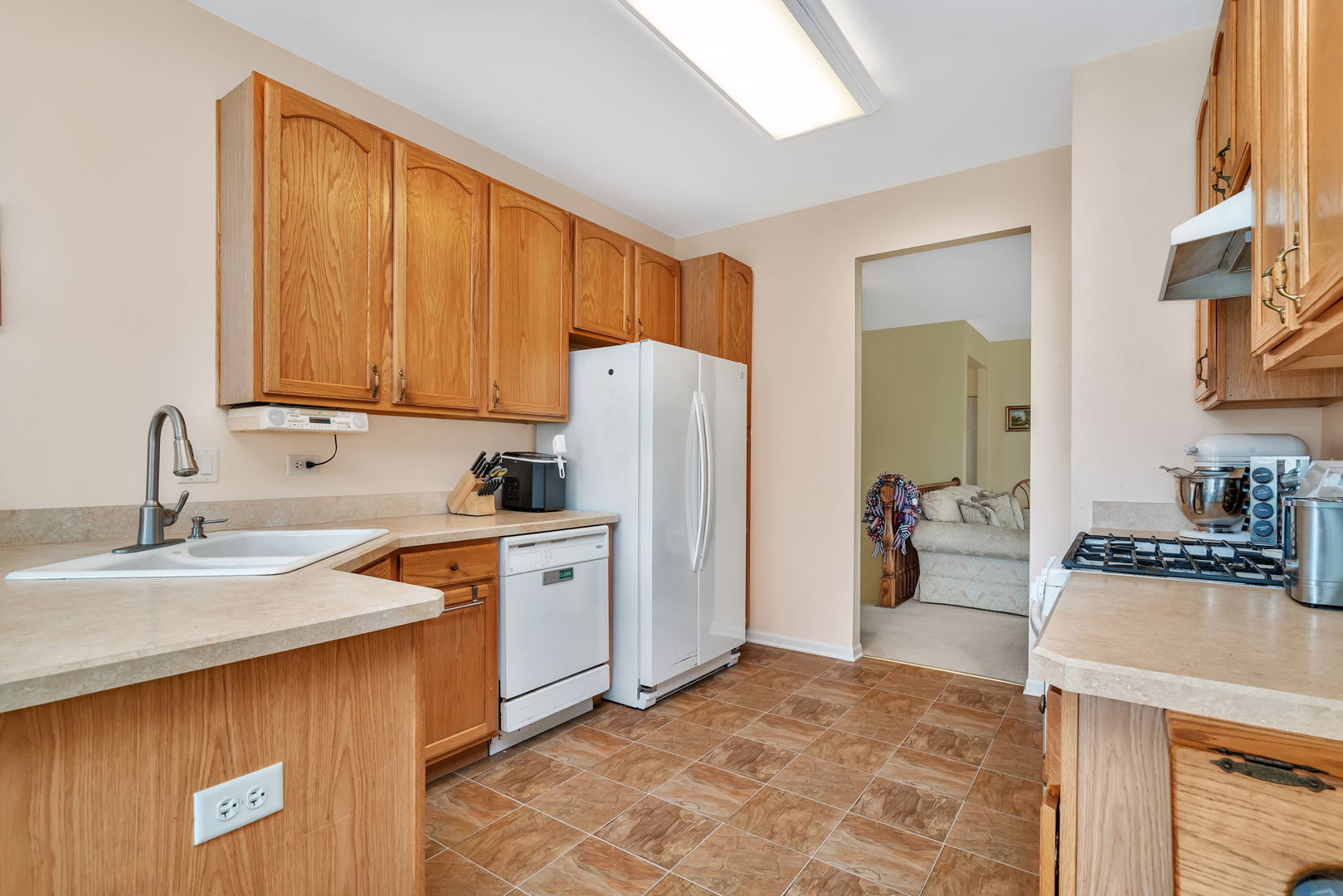 21201 Lily Lake Lane, Crest Hill, IL 60403