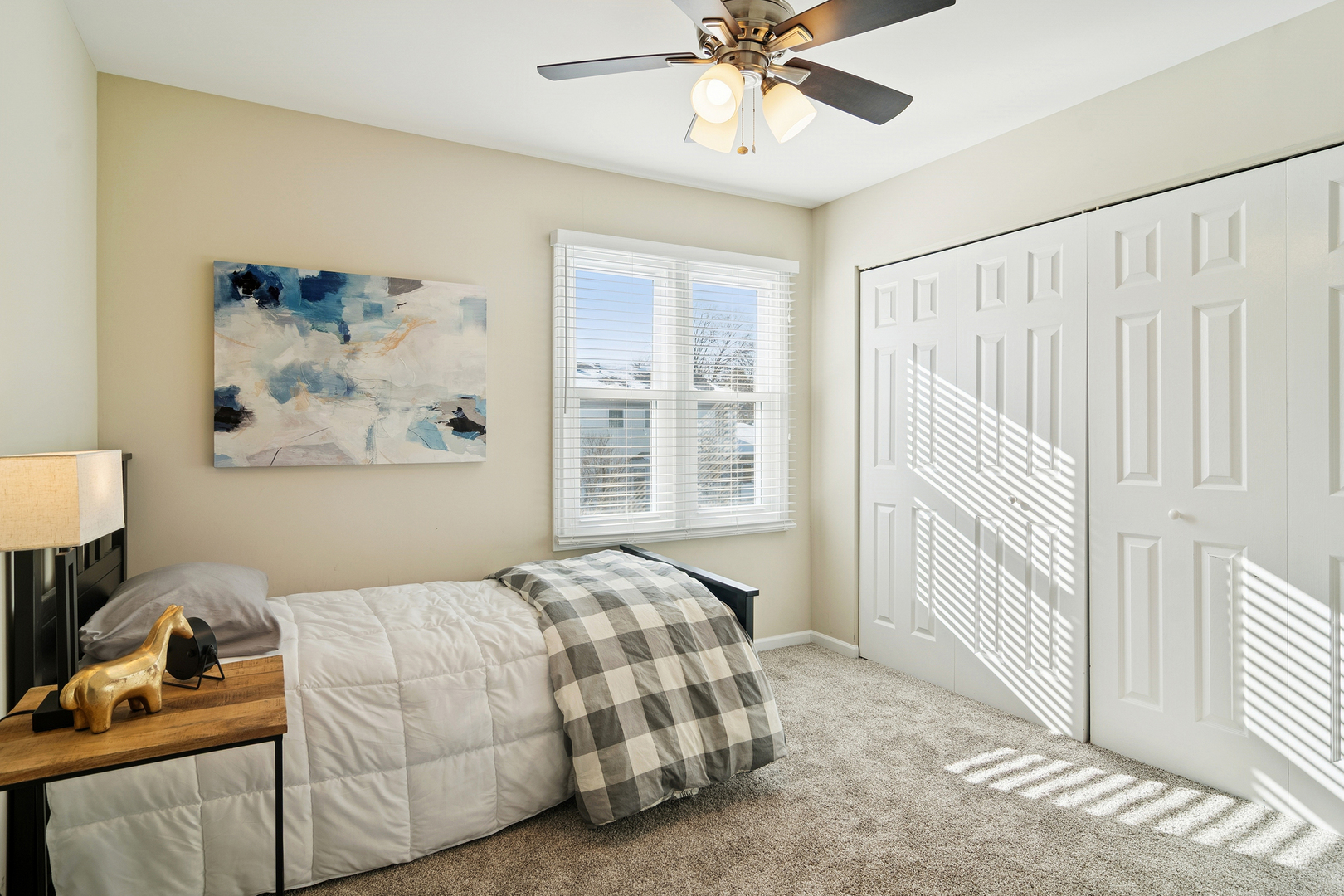 4210 N Walnut Avenue, Arlington Heights, IL 60004