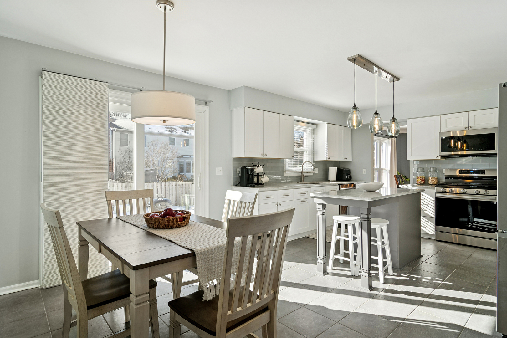 4210 N Walnut Avenue, Arlington Heights, IL 60004