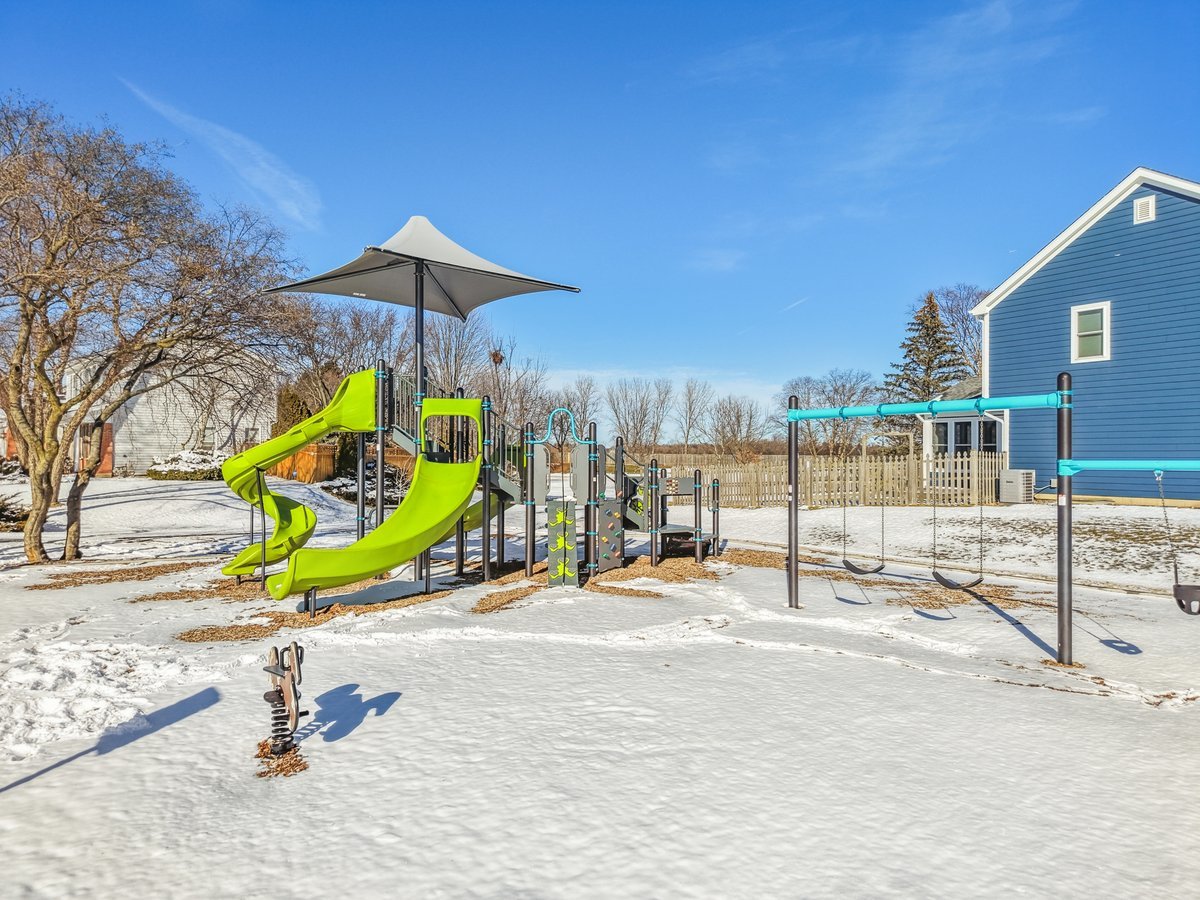 4210 N Walnut Avenue, Arlington Heights, IL 60004