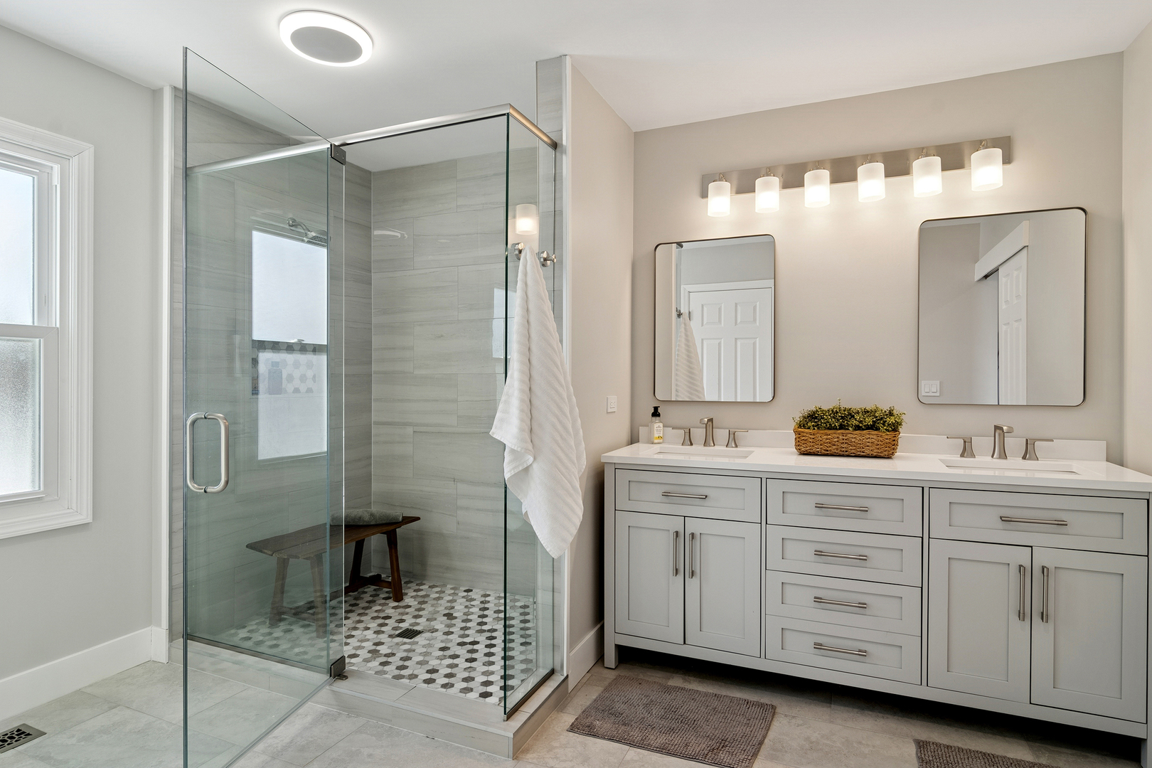 4210 N Walnut Avenue, Arlington Heights, IL 60004