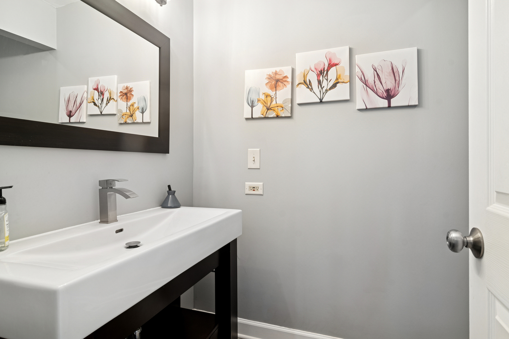 4210 N Walnut Avenue, Arlington Heights, IL 60004