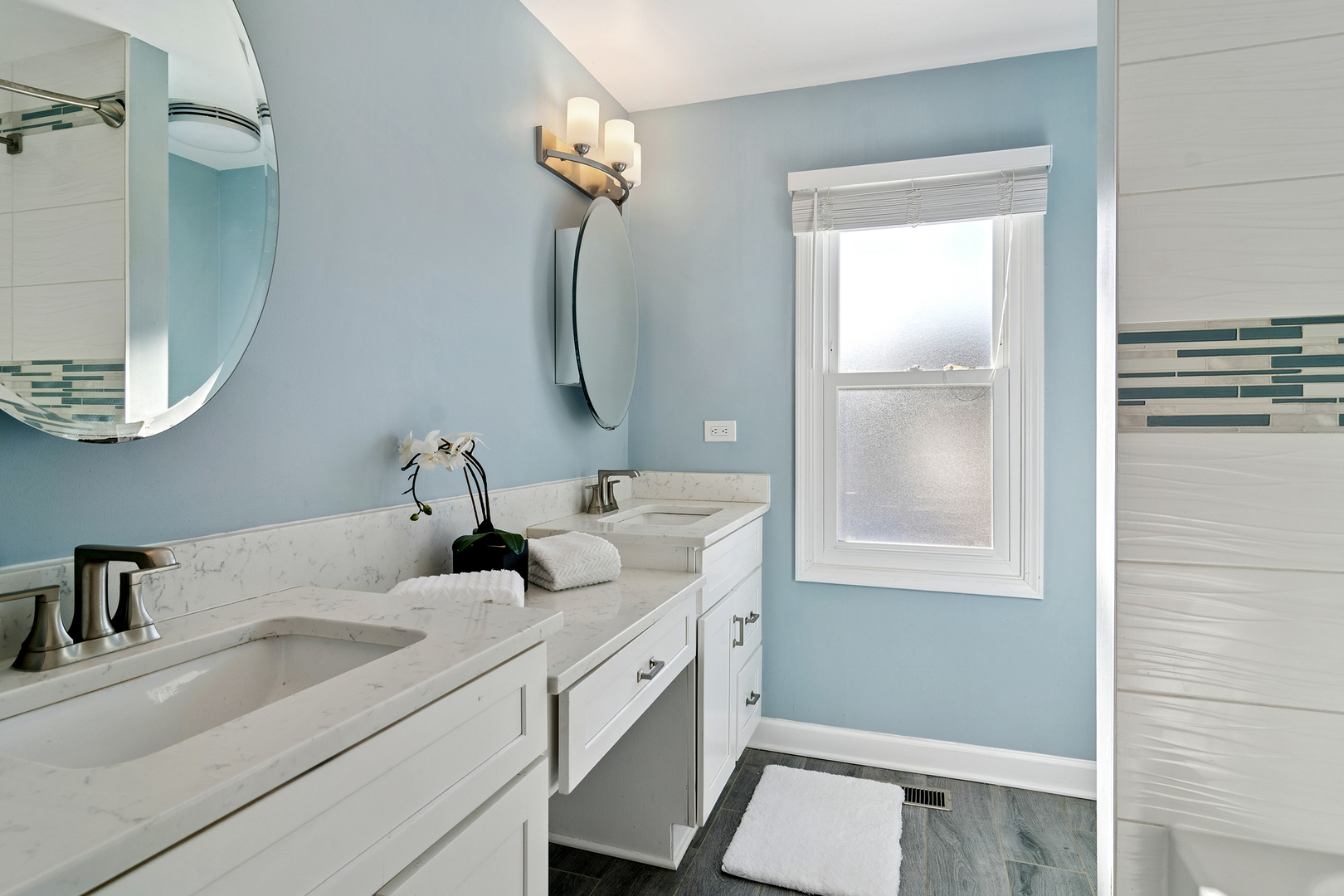 4210 N Walnut Avenue, Arlington Heights, IL 60004