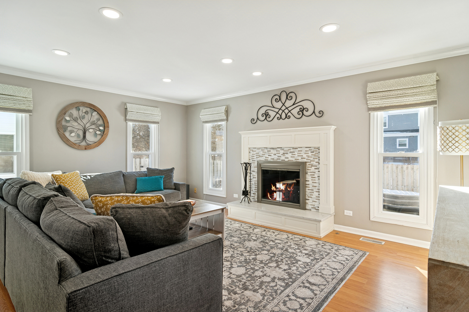 4210 N Walnut Avenue, Arlington Heights, IL 60004