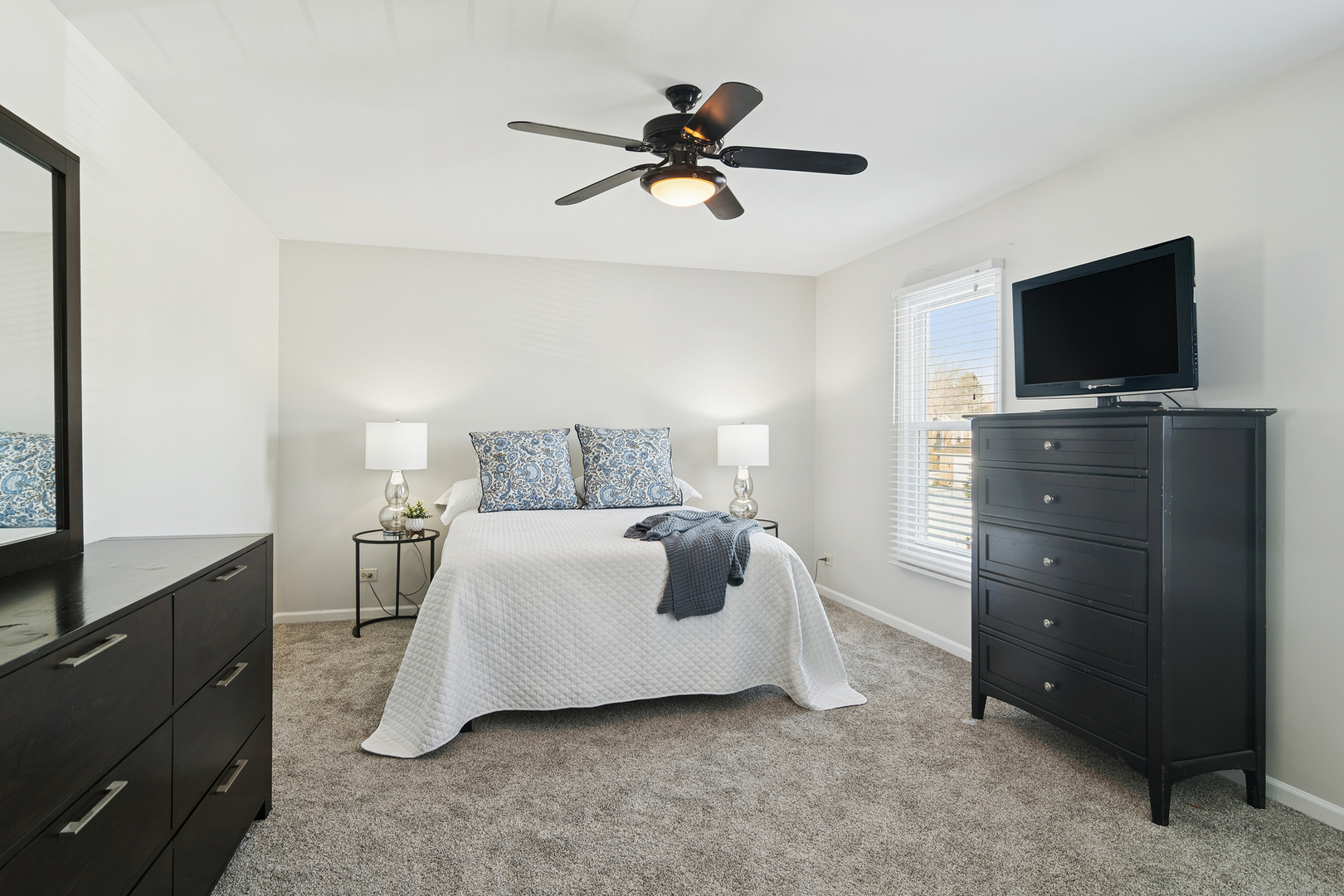 4210 N Walnut Avenue, Arlington Heights, IL 60004