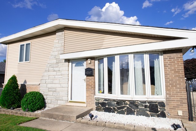 12507 S Tripp Avenue, Alsip, IL 60803