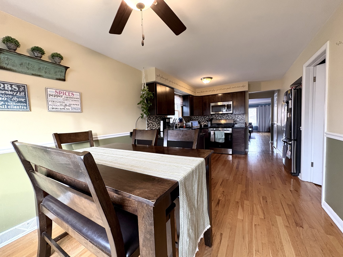 2841 W 100th Place, Evergreen Park, IL 60805