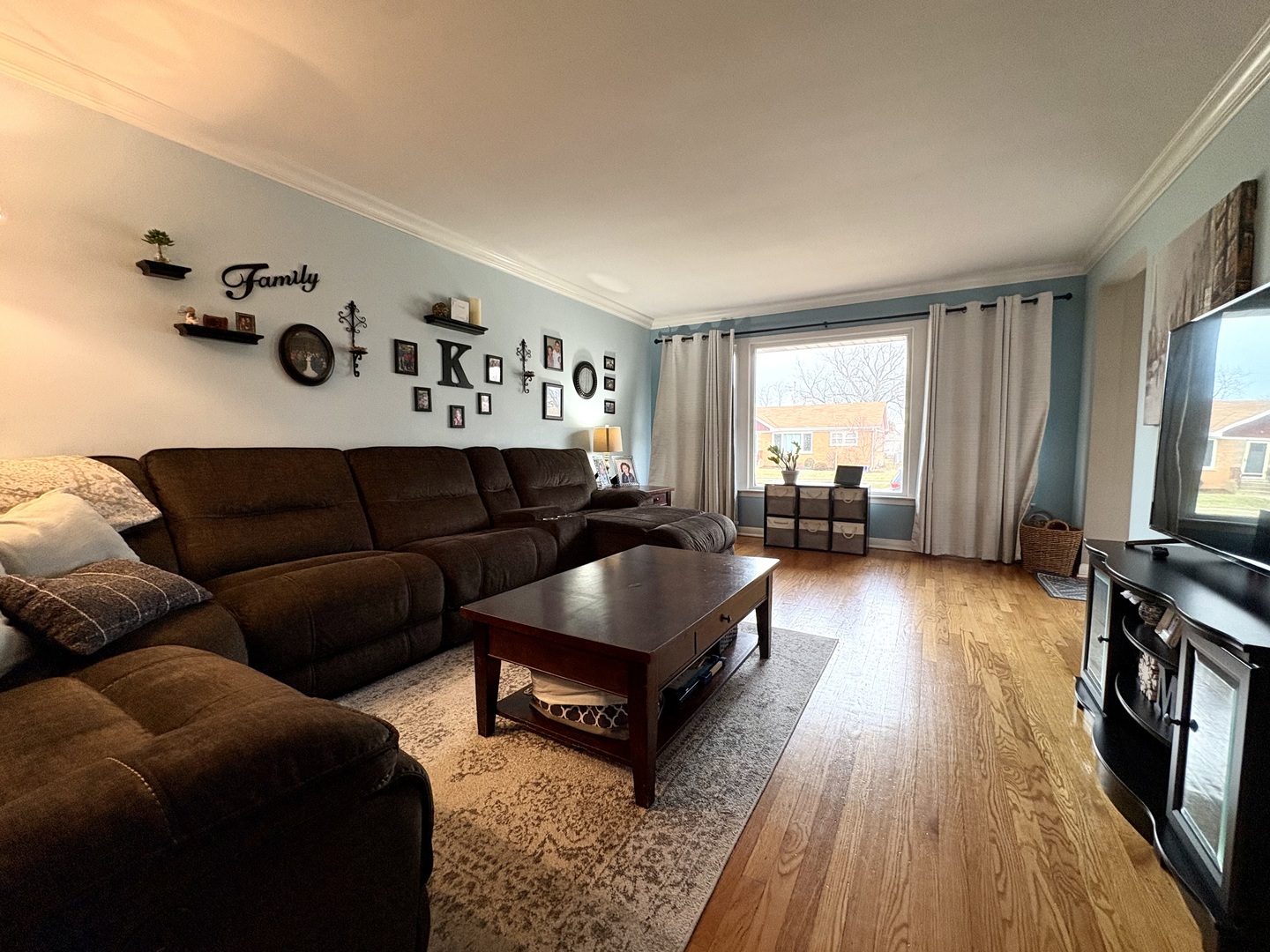 2841 W 100th Place, Evergreen Park, IL 60805