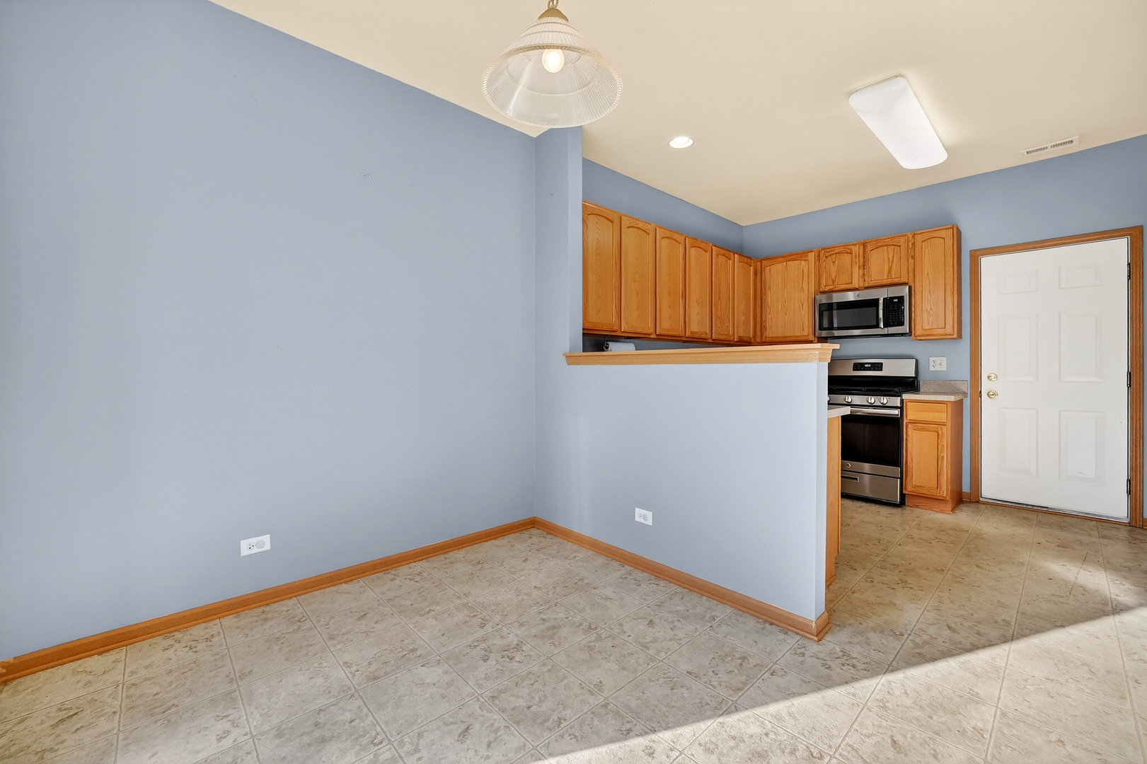 1492 Waterside Drive #1, DeKalb, IL 60115