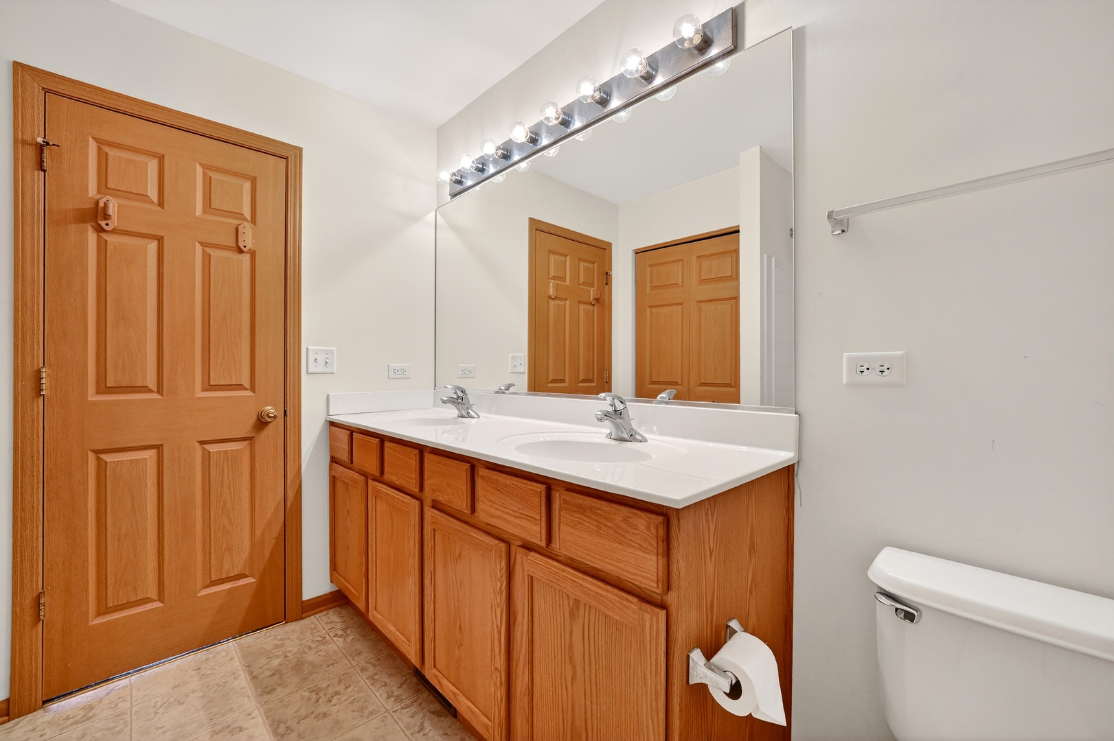 1492 Waterside Drive #1, DeKalb, IL 60115