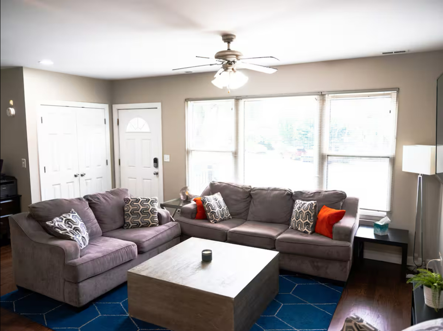 1730 W Beach Avenue, Chicago, IL 60622