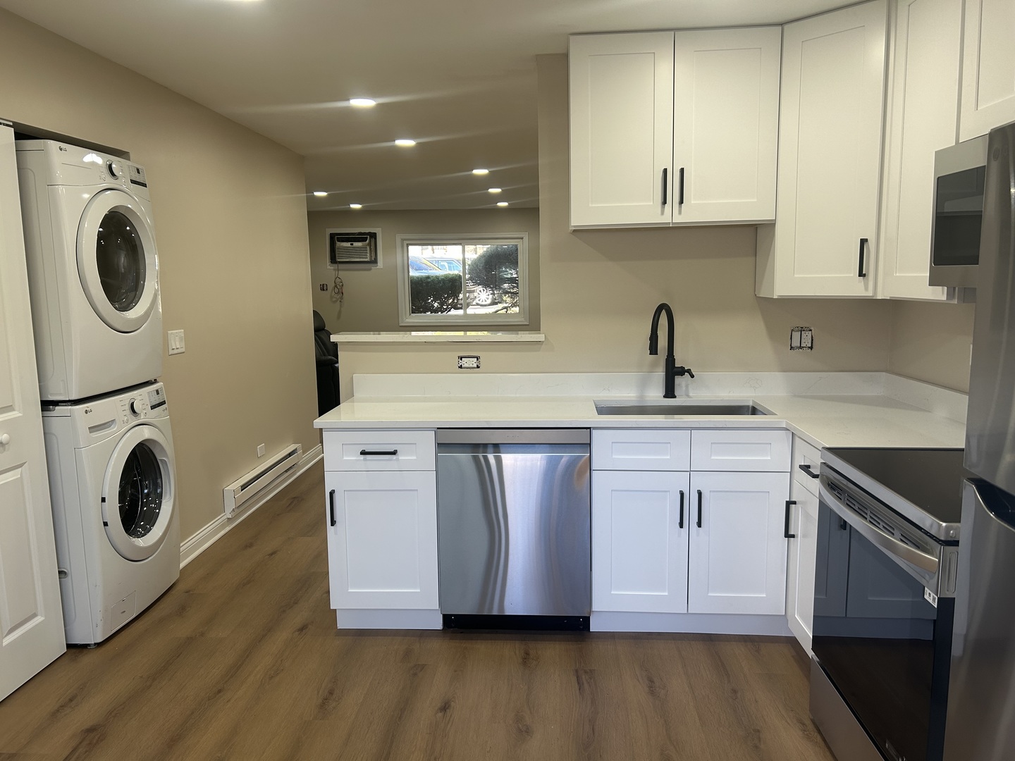 194 N Waters Edge Drive #102, Glendale Heights, IL 60139